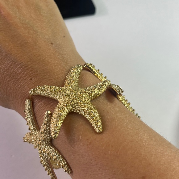 Starfish Gold Tone Bracelet Textured Stretch Wide Chunky Unique Statement Piece - Picture 4 of 5